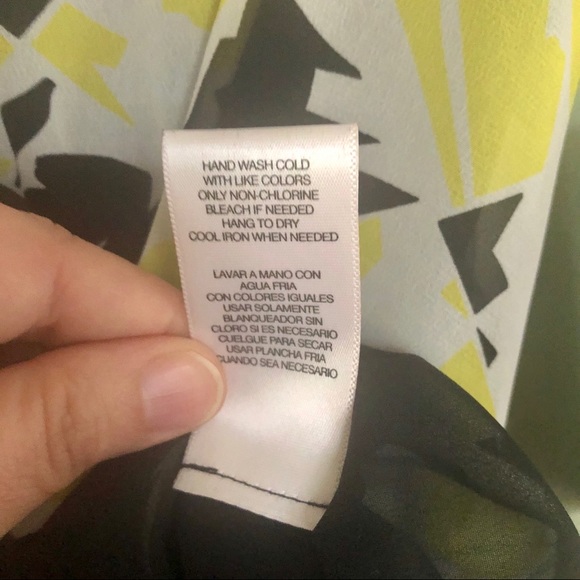 NWT Short Sleeve Blouse Shirt Geometric Pattern - Picture 8 of 8